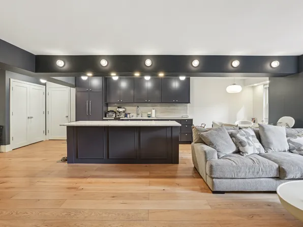 100 West 57th Street image 4 of 13