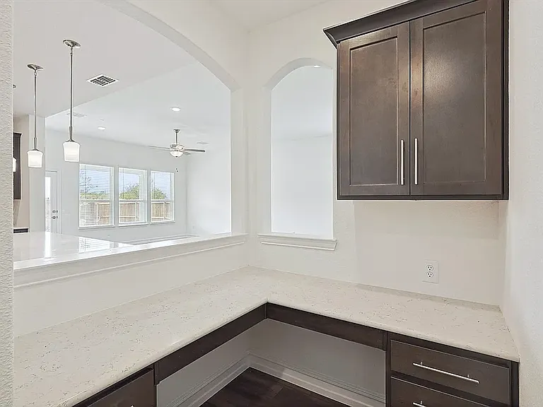 3621 Cadogan St — Photo 7