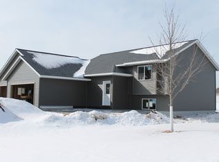1538 Hazeltine Dr, Eau Claire, WI 54703