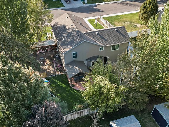 3rd image of 855 S 1620th St W