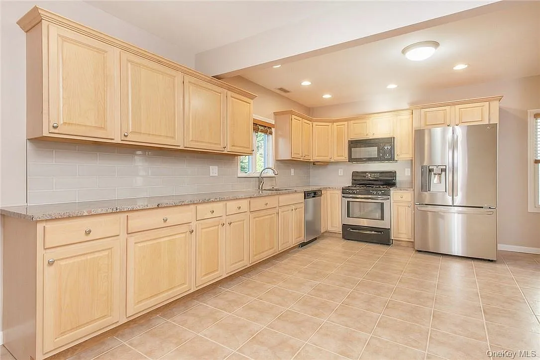 2 bed, 2.0 bath, 1348 sqft, $3,695 — Photo 4