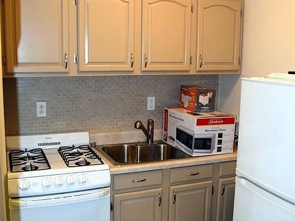 5th image of 230 W 135th St
