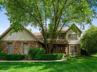 6106 Raintree Dr, Crystal Lake, IL 60012