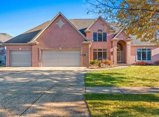 658 Black Earth Dr, De Pere, WI 54115