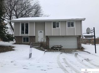 14020 Barretts Dr, Omaha, NE 68138