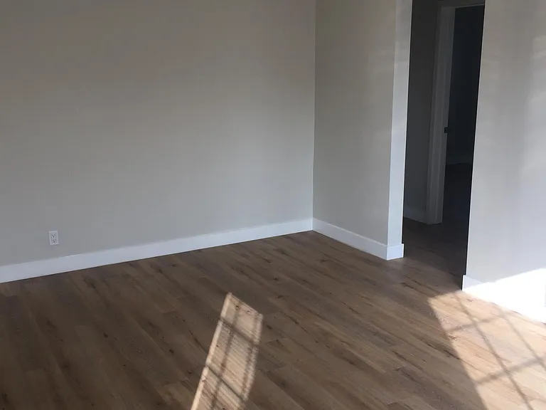 6433 Gentry Ave — Photo 9