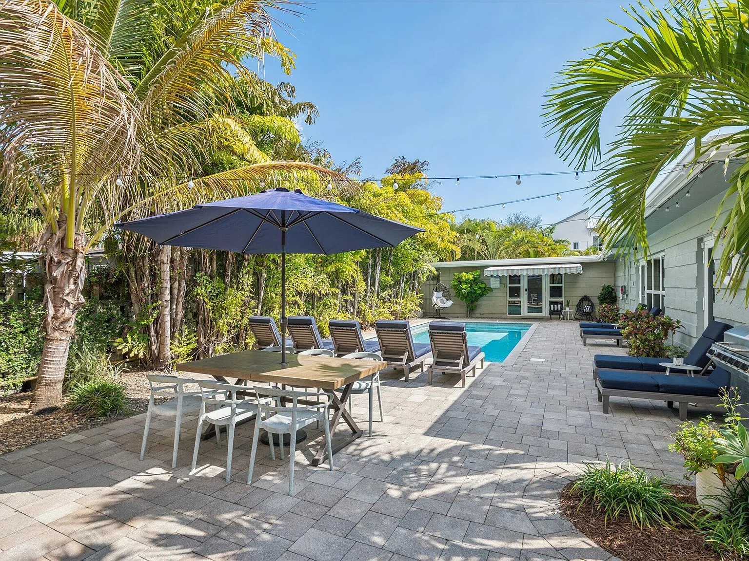 1 bed, 1.0 bath, 2715 sqft, $2,150 — Photo 1