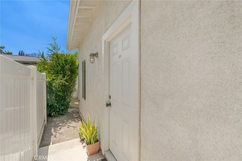 10228 Encino Ave, Northridge, CA - More