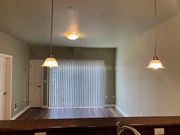 200 E Maple St — Photo 25
