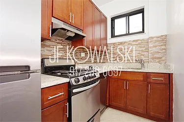 Rented by R New York