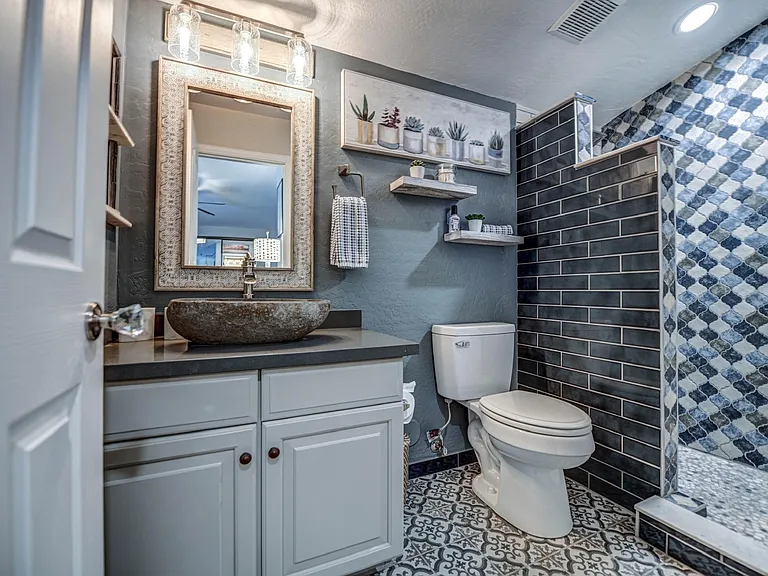 426 N Alder St — Photo 36