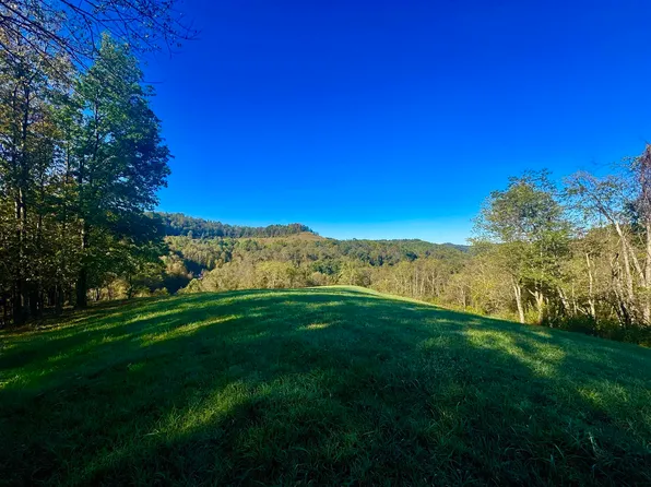 2 Hackers Creek Rd, Buckhannon, WV 26201