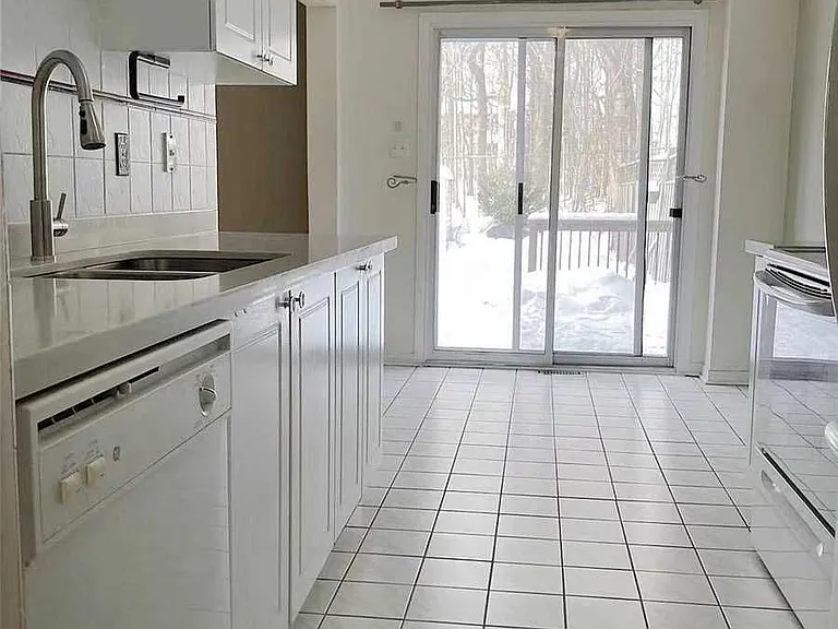 70 Twigg Dr — Photo 2