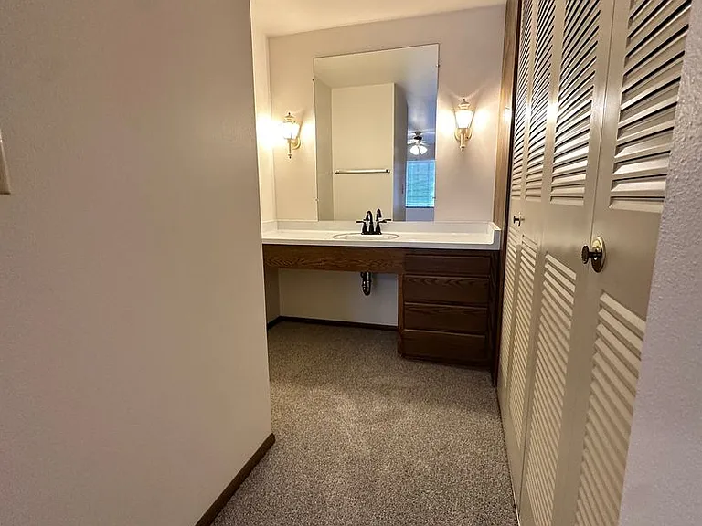 445 W Grand Ave #101 — Photo 7