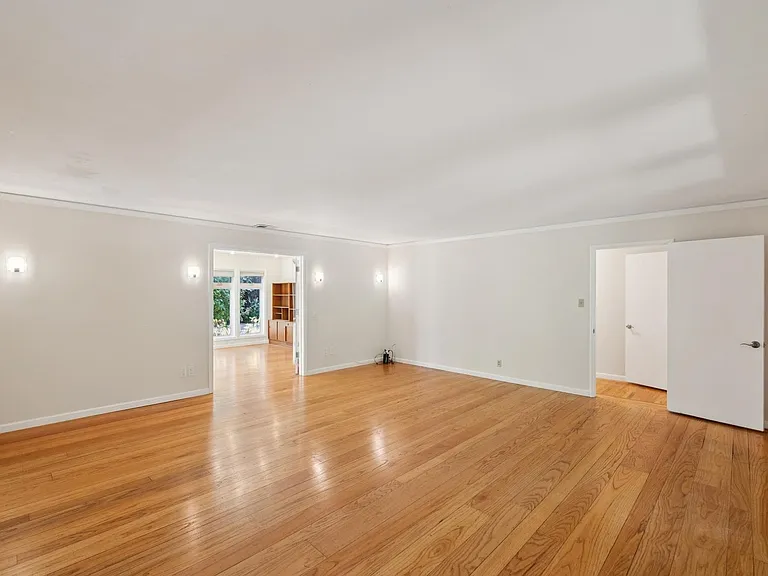 970 Palo Alto Ave — Photo 15
