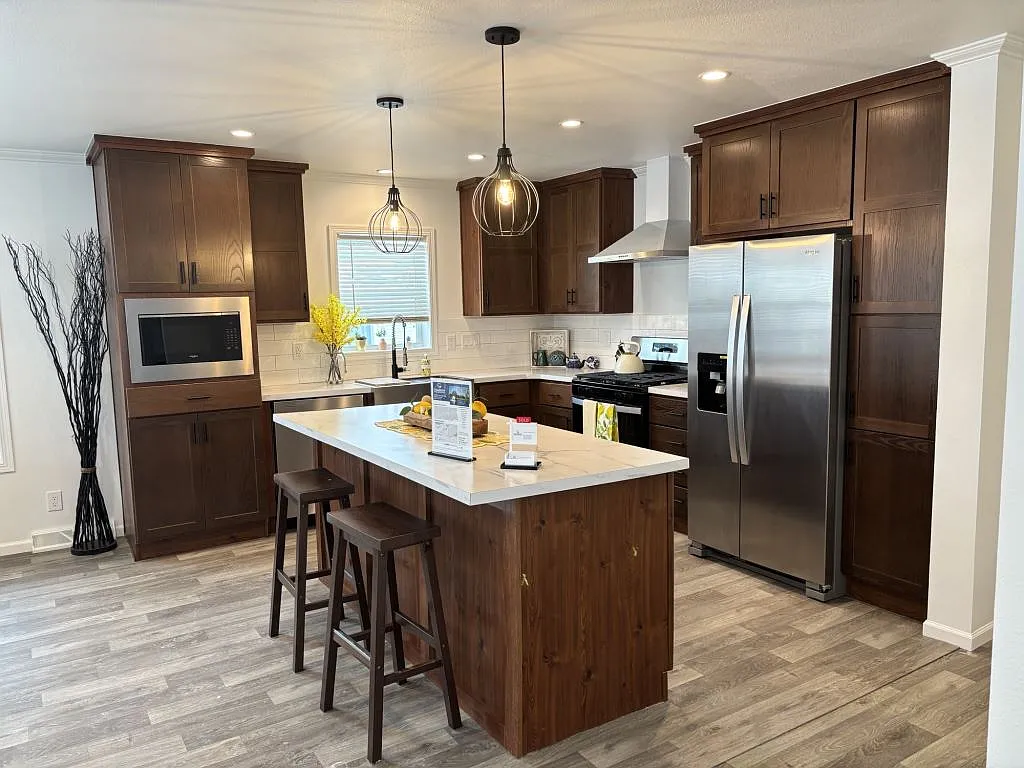 3 bed, 2.0 bath, 1356 sqft, $1,900 — Photo 3
