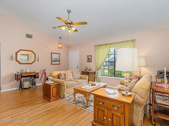 3rd image of 1241 Lakeview Dr