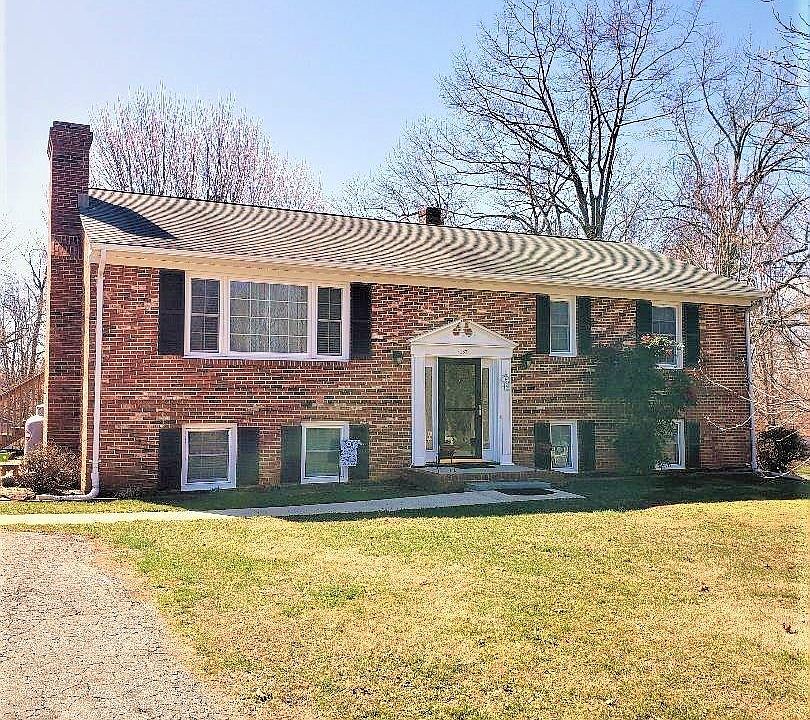 1st image of 137 Laurel Dr