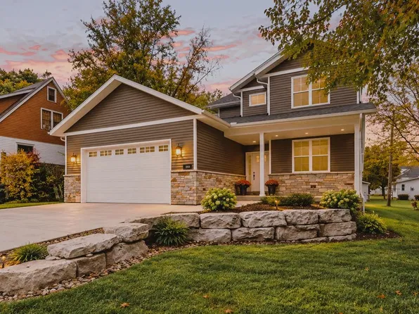127 E Franklin St, Portage, WI 53901