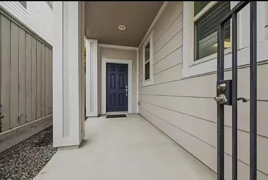 2 bed, 2.5 bath, 1464 sqft, $2,500 — Photo 3