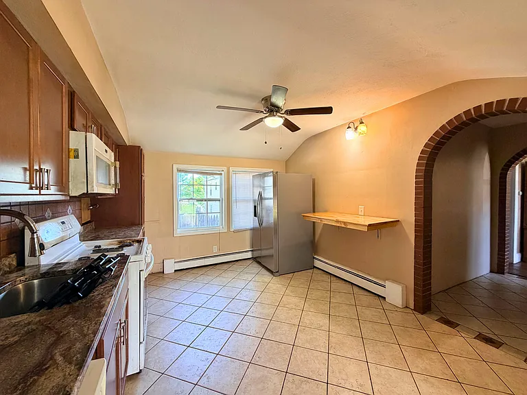 136 Seamans St #1R — Photo 11