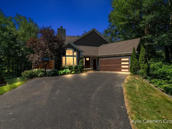 46 Counts Cove Ct, Holland, MI 49424