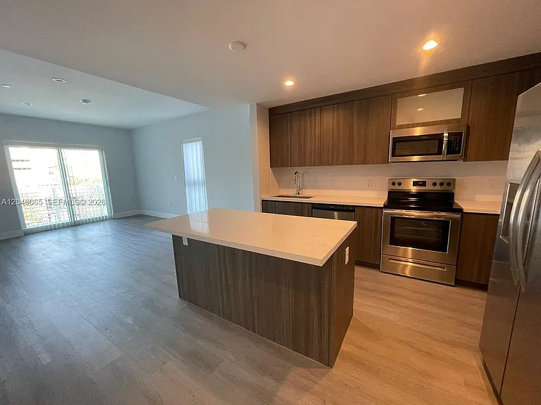 1938 Jackson St #301 — Photo 8