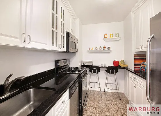 Sold by Warburg | media 37