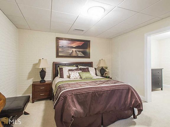 4th image of 540 Guinevere Ct