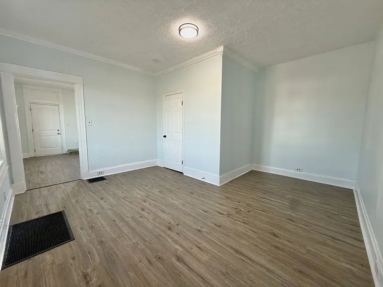 5912 Elmwood Ave — Photo 5