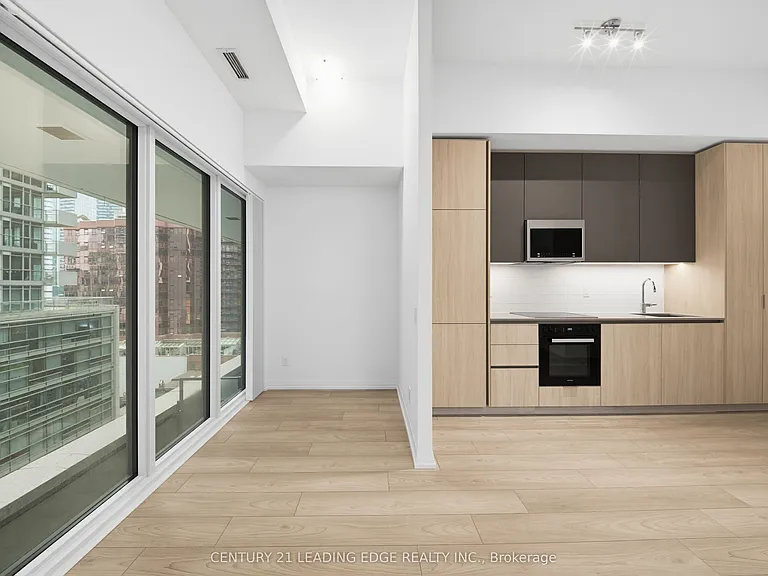400 King St W #908 — Photo 15