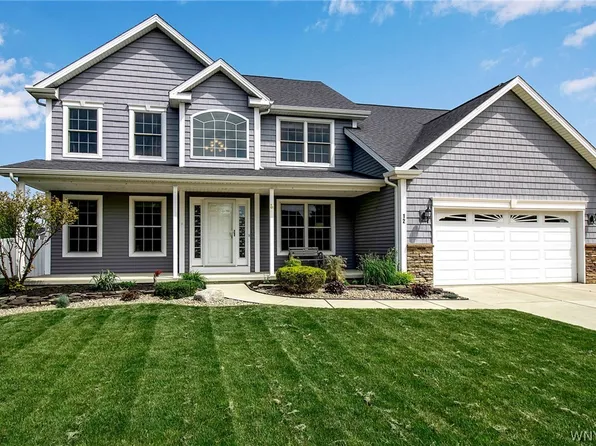 12 Summerfield Dr, Lancaster, NY 14086