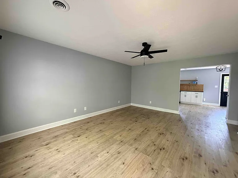 1022 Hillcrest Ave #1 — Photo 2