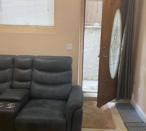 4th image of 40 Scudder Ave #2