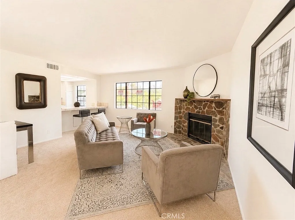 2 bed, 1474 sqft, $2,790 — Photo 2
