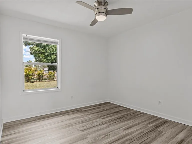 612 Santa Barbara Blvd — Photo 16