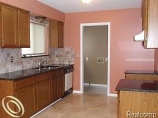 2nd image of 20507 Hollywood St