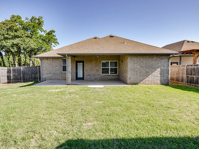 2200 Alta Vista Ln — Photo 36