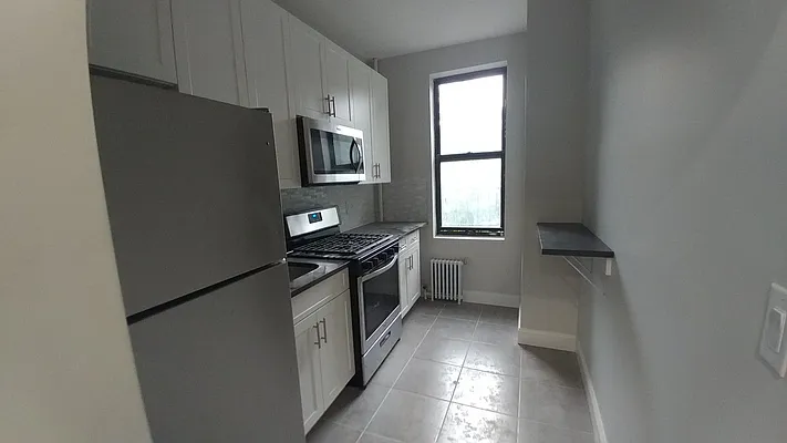 Rented by Evergreen Apartments BK | media 11