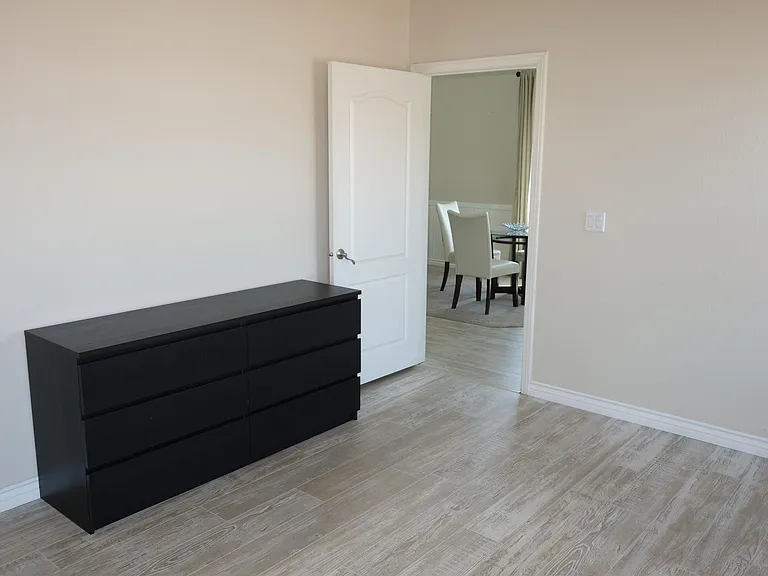 2305 W Horizon Ridge Pkwy #1323-1 — Photo 12