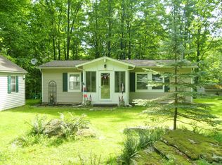 26 Ferris Rd, Hawley, PA 18428