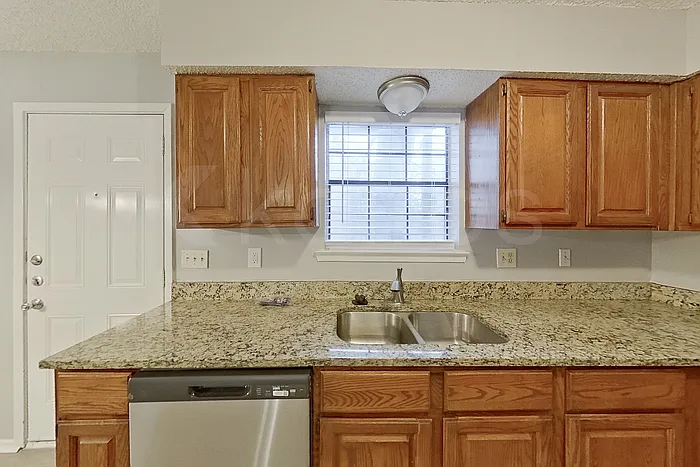 822 Courtenay Pl — Photo 9