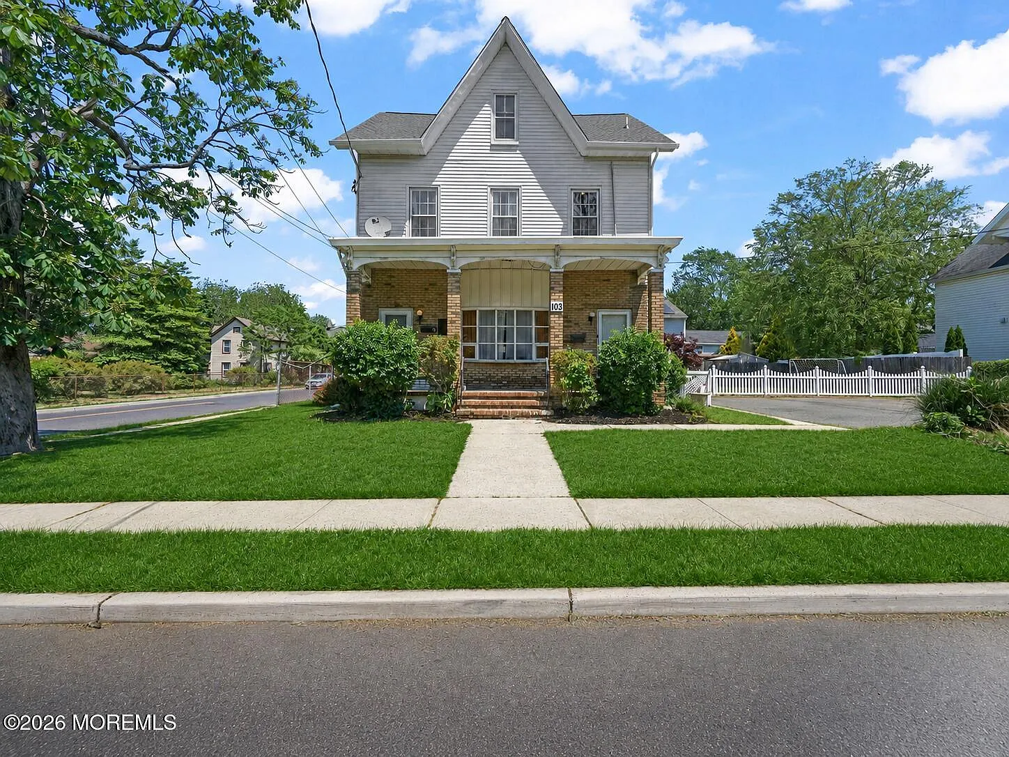 3 bed, 2760 sqft, $2,950 — Photo 4