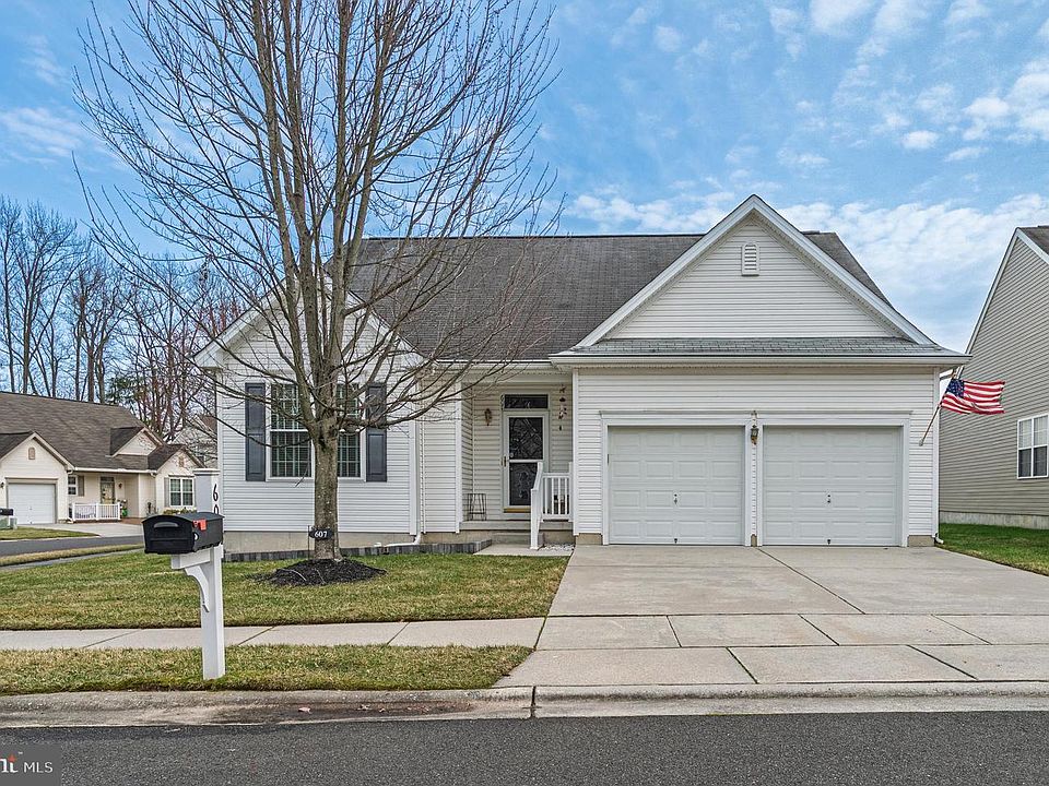 1st image of 607 Hidden Oaks Dr