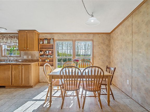 3rd image of 4267 Davis Corners Rd