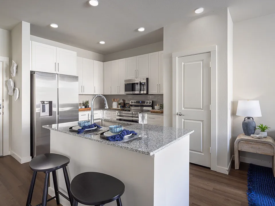 Broadstone Baybrook apartments community photo