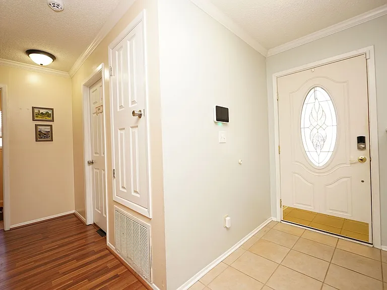 4496 Parkwood Ln W — Photo 6