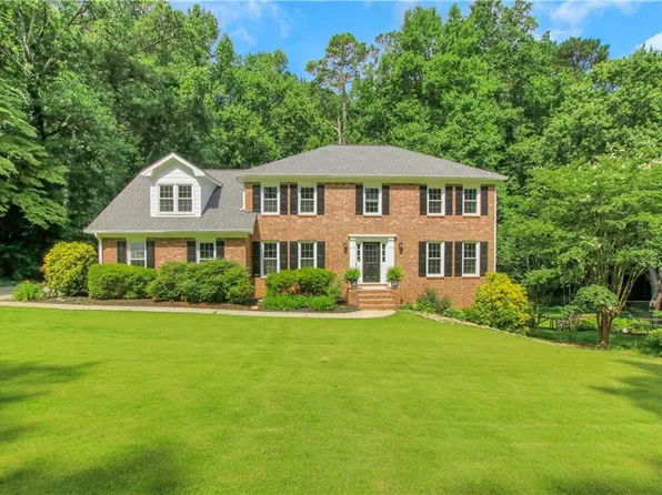 1135 Parkview Way, Lilburn, GA 30047