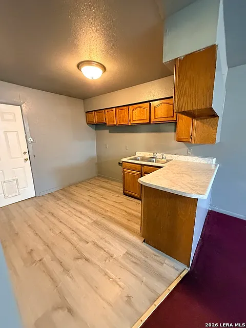 2 bed, 1.0 bath, 1600 sqft, $850 — Photo 4