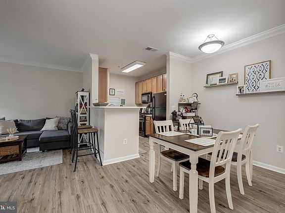 4th image of 4854 Eisenhower Ave Unit 252